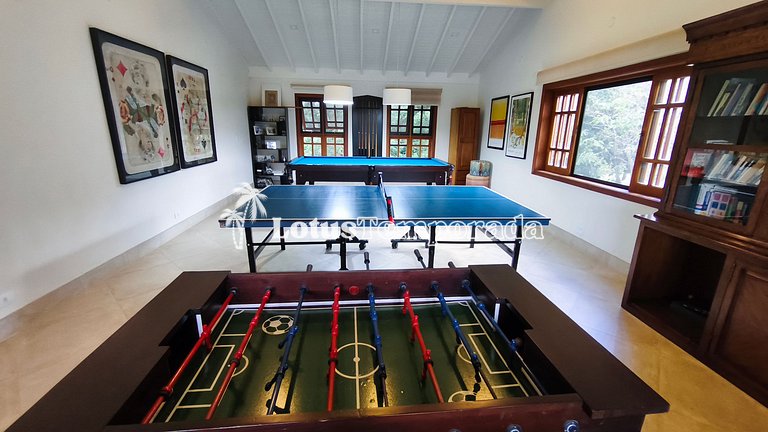 Casa exclusiva com 9 suítes e piscina aquecida LT0092