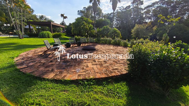 Casa exclusiva com 9 suítes e piscina aquecida LT0092