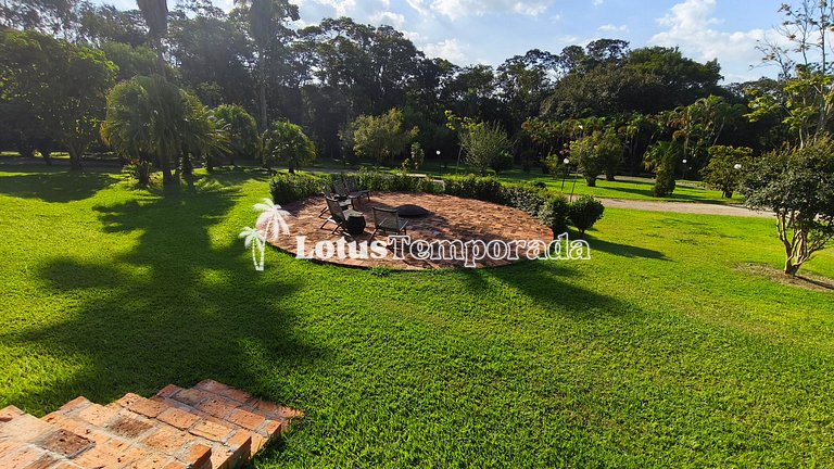 Casa exclusiva com 9 suítes e piscina aquecida LT0092