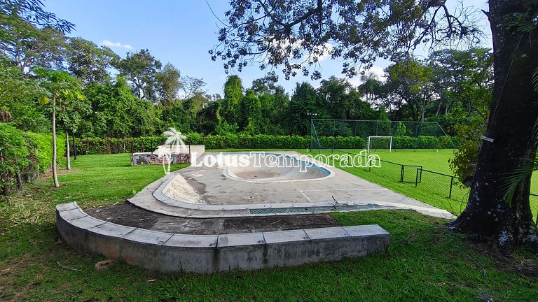 Casa exclusiva com 9 suítes e piscina aquecida LT0092