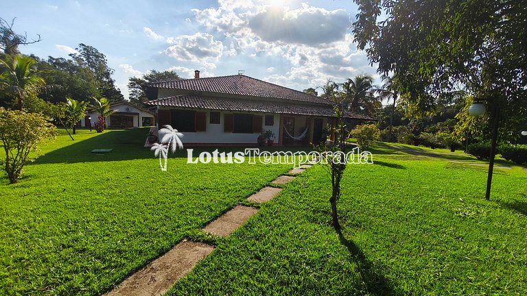 Casa exclusiva com 9 suítes e piscina aquecida LT0092