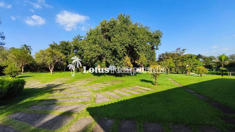 Casa exclusiva com 9 suítes e piscina aquecida LT0092