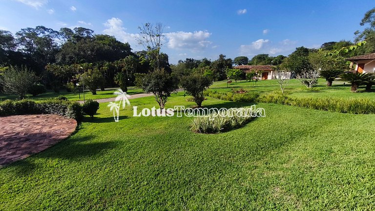 Casa exclusiva com 9 suítes e piscina aquecida LT0092