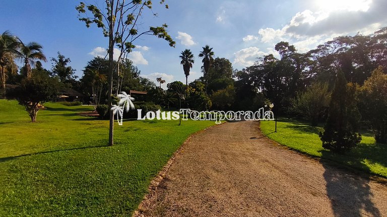 Casa exclusiva com 9 suítes e piscina aquecida LT0092