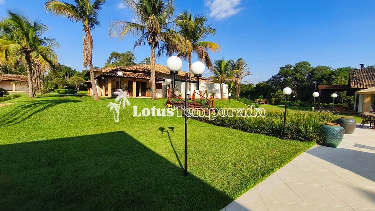 Casa exclusiva com 9 suítes e piscina aquecida LT0092