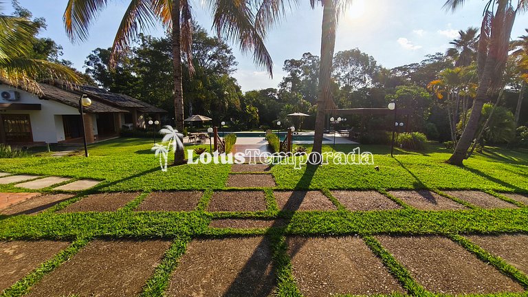 Casa exclusiva com 9 suítes e piscina aquecida LT0092