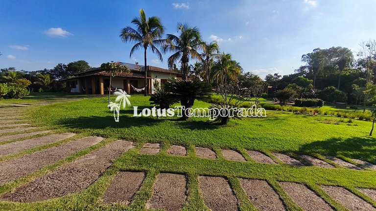 Casa exclusiva com 9 suítes e piscina aquecida LT0092