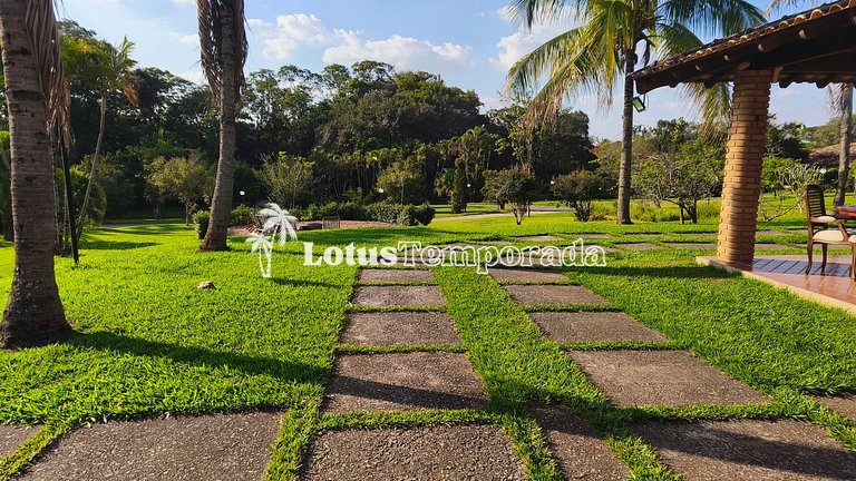 Casa exclusiva com 9 suítes e piscina aquecida LT0092