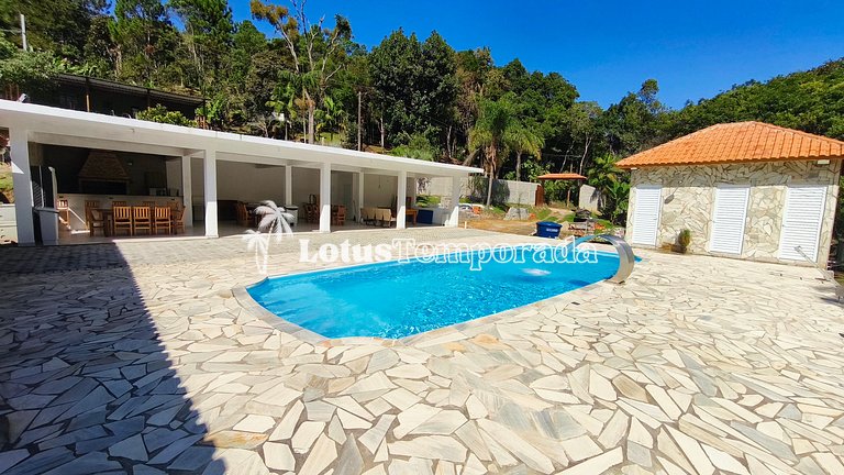 Chácara com piscina aquecida e eventos LT0095