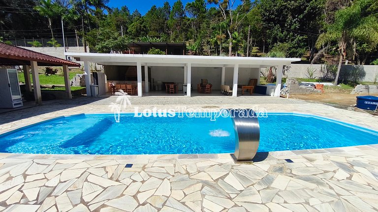 Chácara com piscina aquecida e eventos LT0095