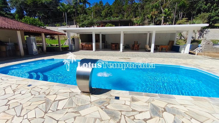 Chácara com piscina aquecida e eventos LT0095