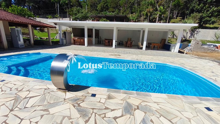 Chácara com piscina aquecida e eventos LT0095