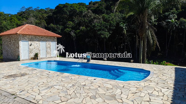 Chácara com piscina aquecida e eventos LT0095