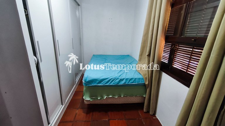 Chácara na represa com piscina e lazer LT0096