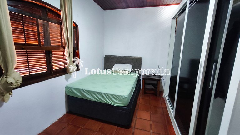 Chácara na represa com piscina e lazer LT0096