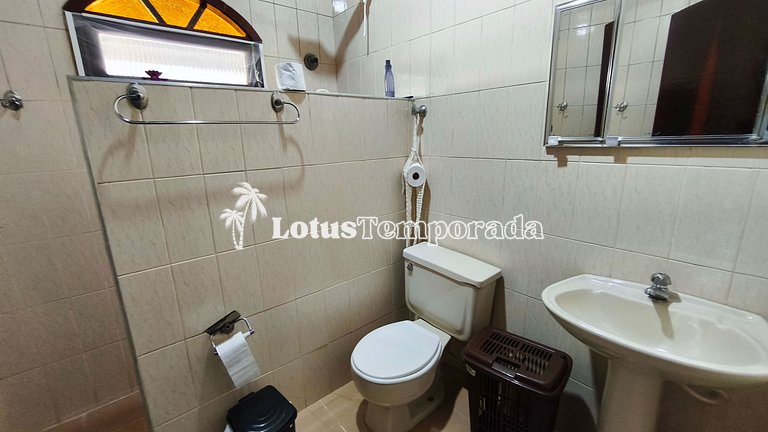 Chácara na represa com piscina e lazer LT0096