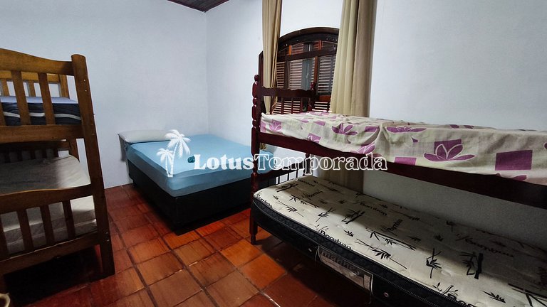 Chácara na represa com piscina e lazer LT0096