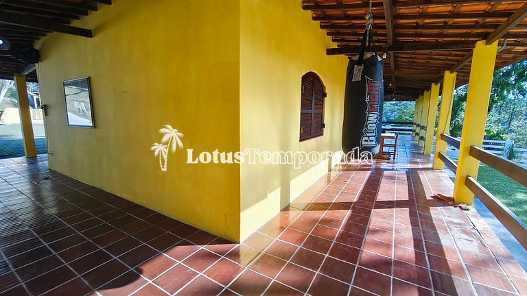 Chácara na represa com piscina e lazer LT0096