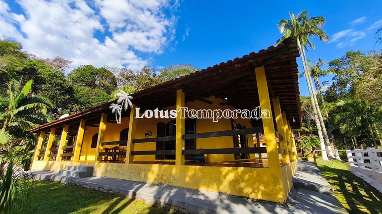 Chácara na represa com piscina e lazer LT0096