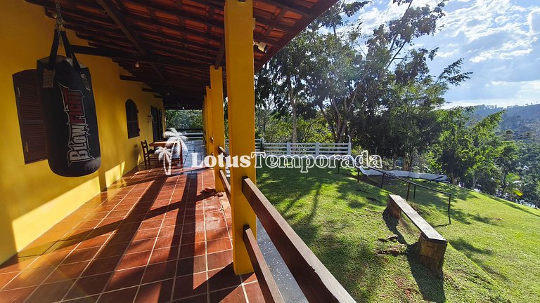 Chácara na represa com piscina e lazer LT0096