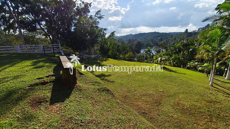 Chácara na represa com piscina e lazer LT0096