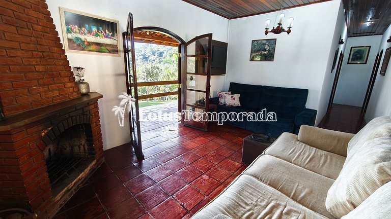 Chácara na represa com piscina e lazer LT0096
