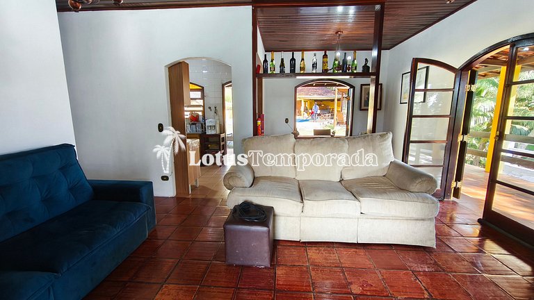 Chácara na represa com piscina e lazer LT0096