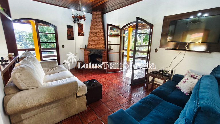 Chácara na represa com piscina e lazer LT0096