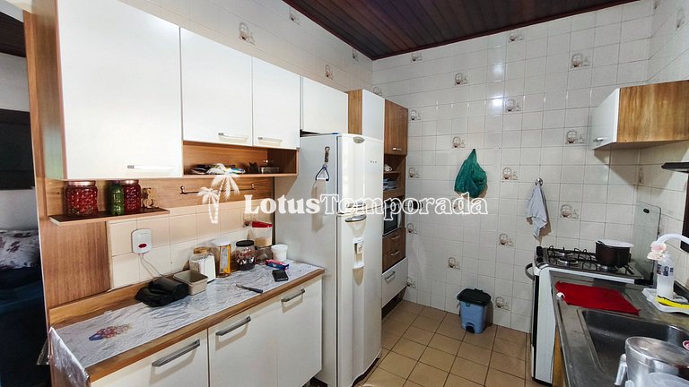 Chácara na represa com piscina e lazer LT0096