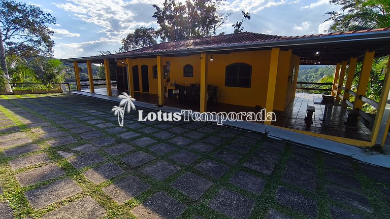Chácara na represa com piscina e lazer LT0096