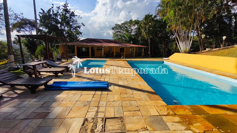 Chácara na represa com piscina e lazer LT0096