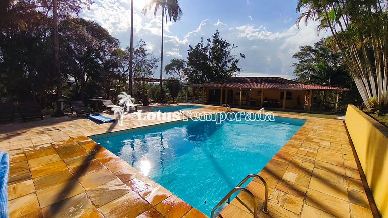 Chácara na represa com piscina e lazer LT0096
