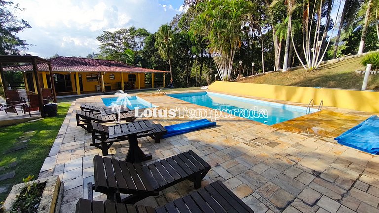 Chácara na represa com piscina e lazer LT0096