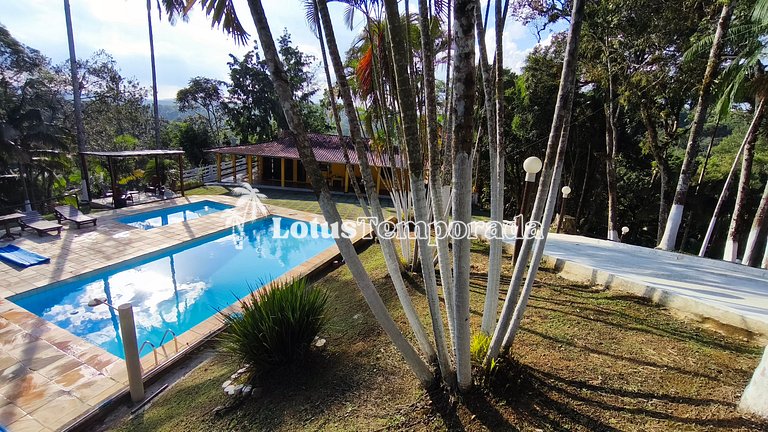 Chácara na represa com piscina e lazer LT0096