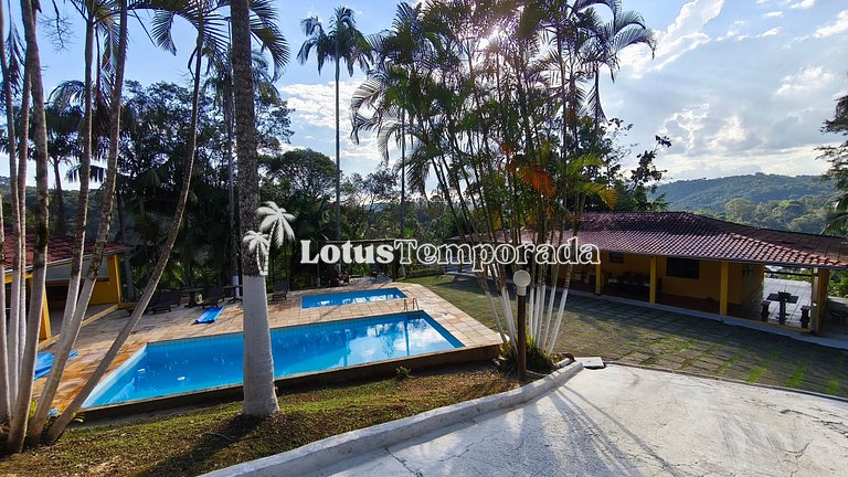 Chácara na represa com piscina e lazer LT0096