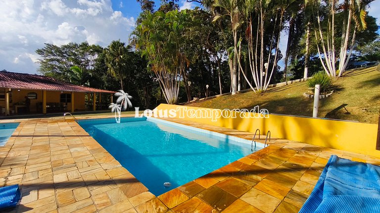 Chácara na represa com piscina e lazer LT0096