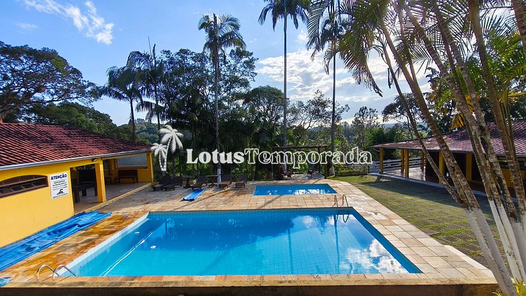 Chácara na represa com piscina e lazer LT0096