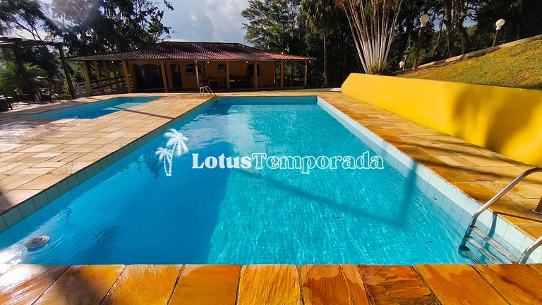 Chácara na represa com piscina e lazer LT0096