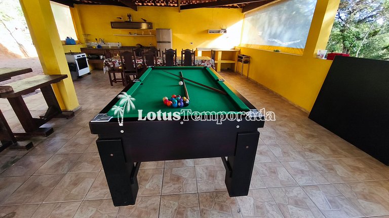 Chácara na represa com piscina e lazer LT0096