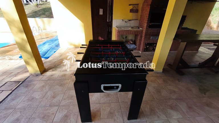 Chácara na represa com piscina e lazer LT0096