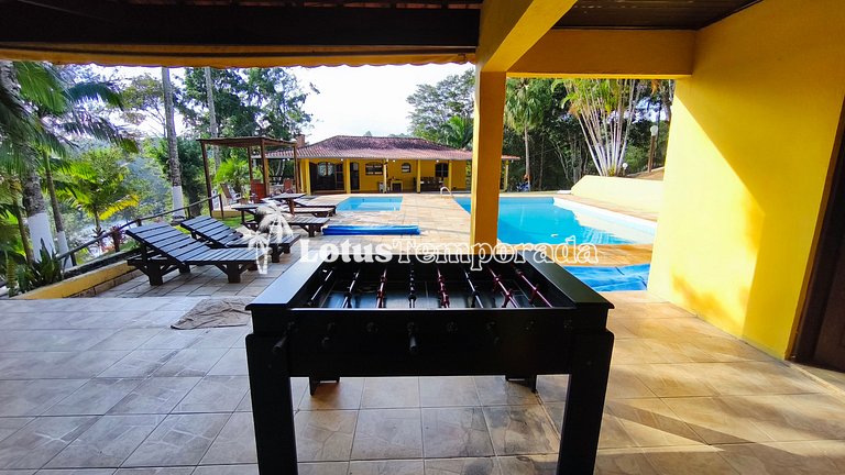 Chácara na represa com piscina e lazer LT0096