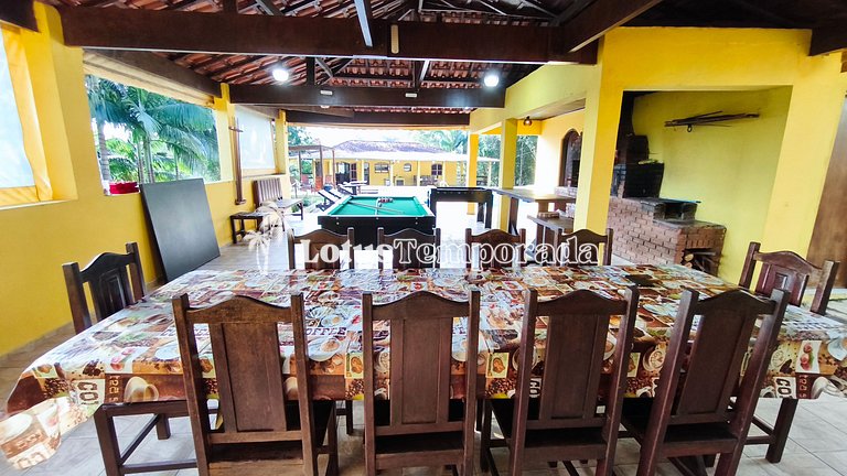 Chácara na represa com piscina e lazer LT0096