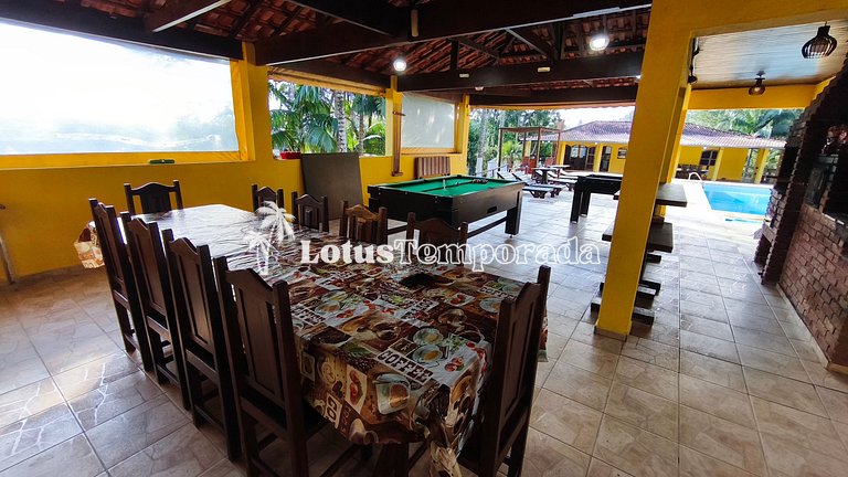 Chácara na represa com piscina e lazer LT0096