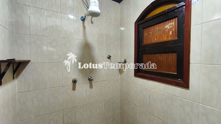 Chácara na represa com piscina e lazer LT0096