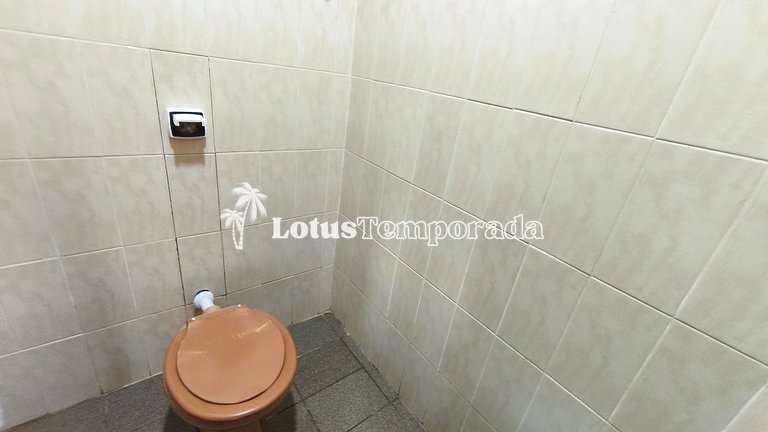 Chácara na represa com piscina e lazer LT0096