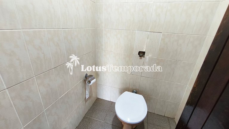 Chácara na represa com piscina e lazer LT0096