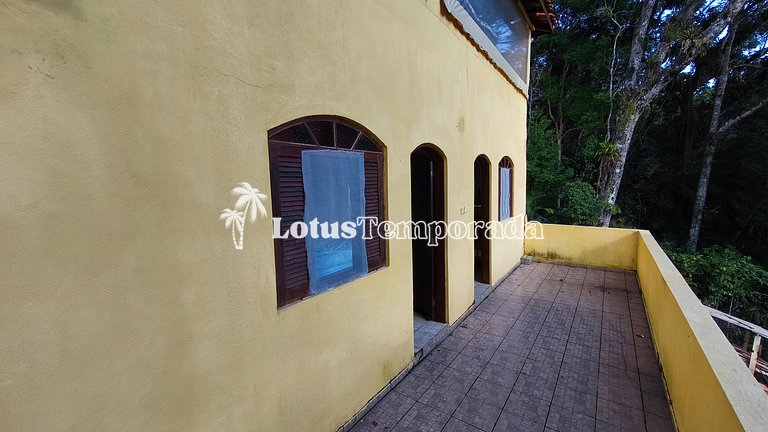 Chácara na represa com piscina e lazer LT0096