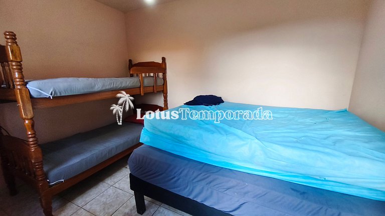 Chácara na represa com piscina e lazer LT0096
