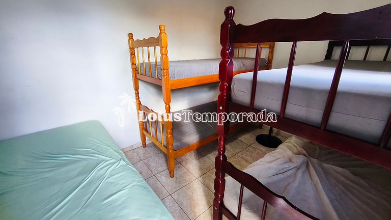 Chácara na represa com piscina e lazer LT0096