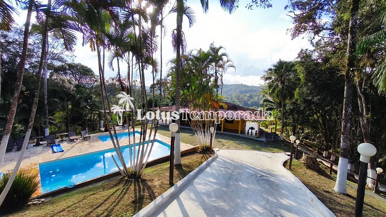 Chácara na represa com piscina e lazer LT0096